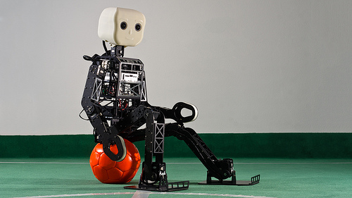 Робот-андроид NimbRo-OP