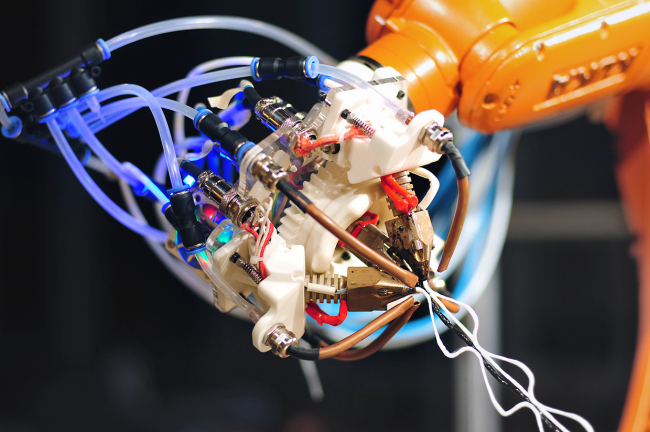 6-осевой робот-манипулятор научили печатать паутину