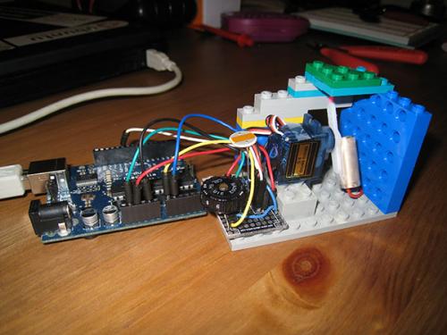 Arduino+LEGO+лазерная указка